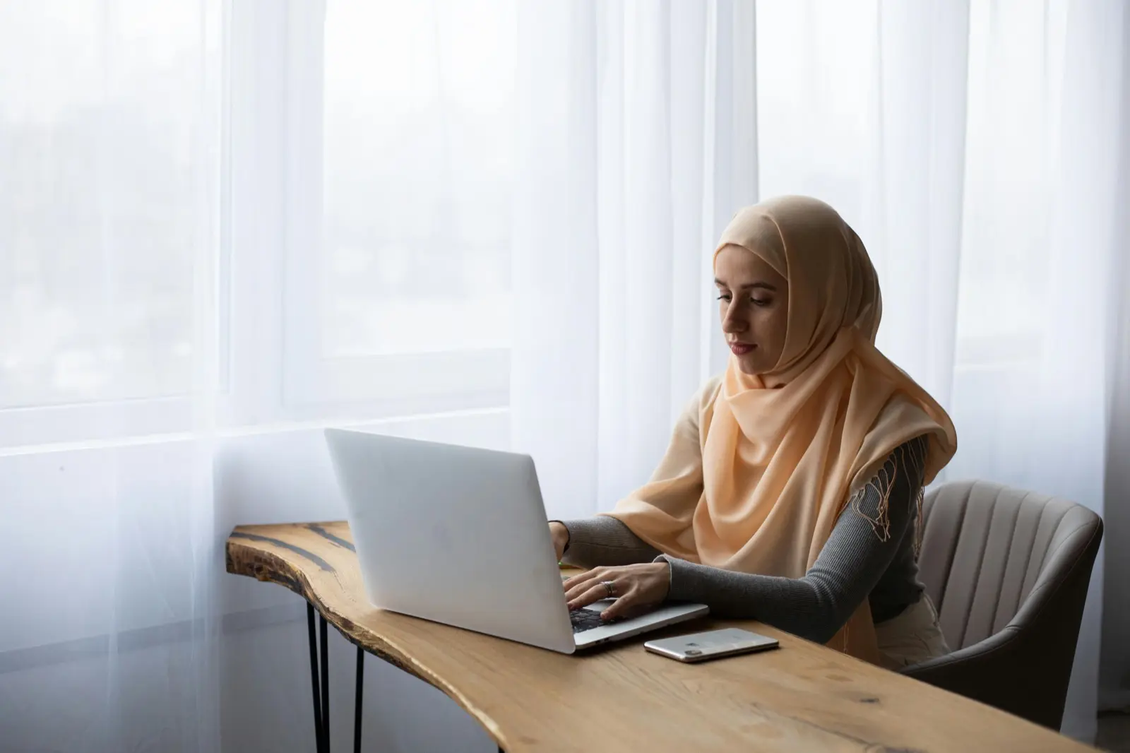 Oublier l'argent pour mieux en gagner : le secret d'un business béni